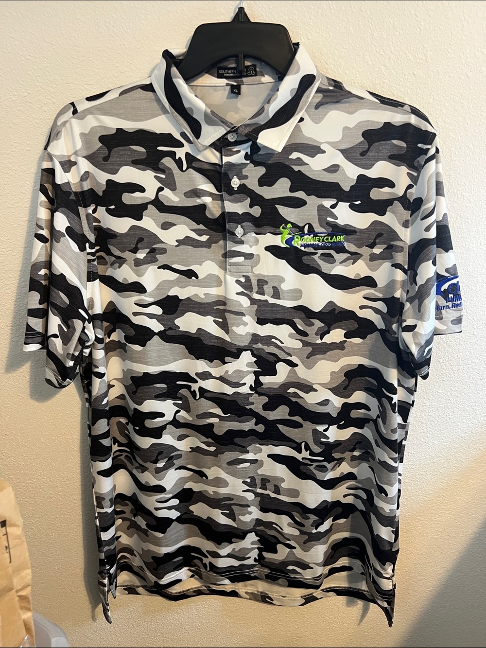 Southern Seam Men's Gray & Black Camo Polo
